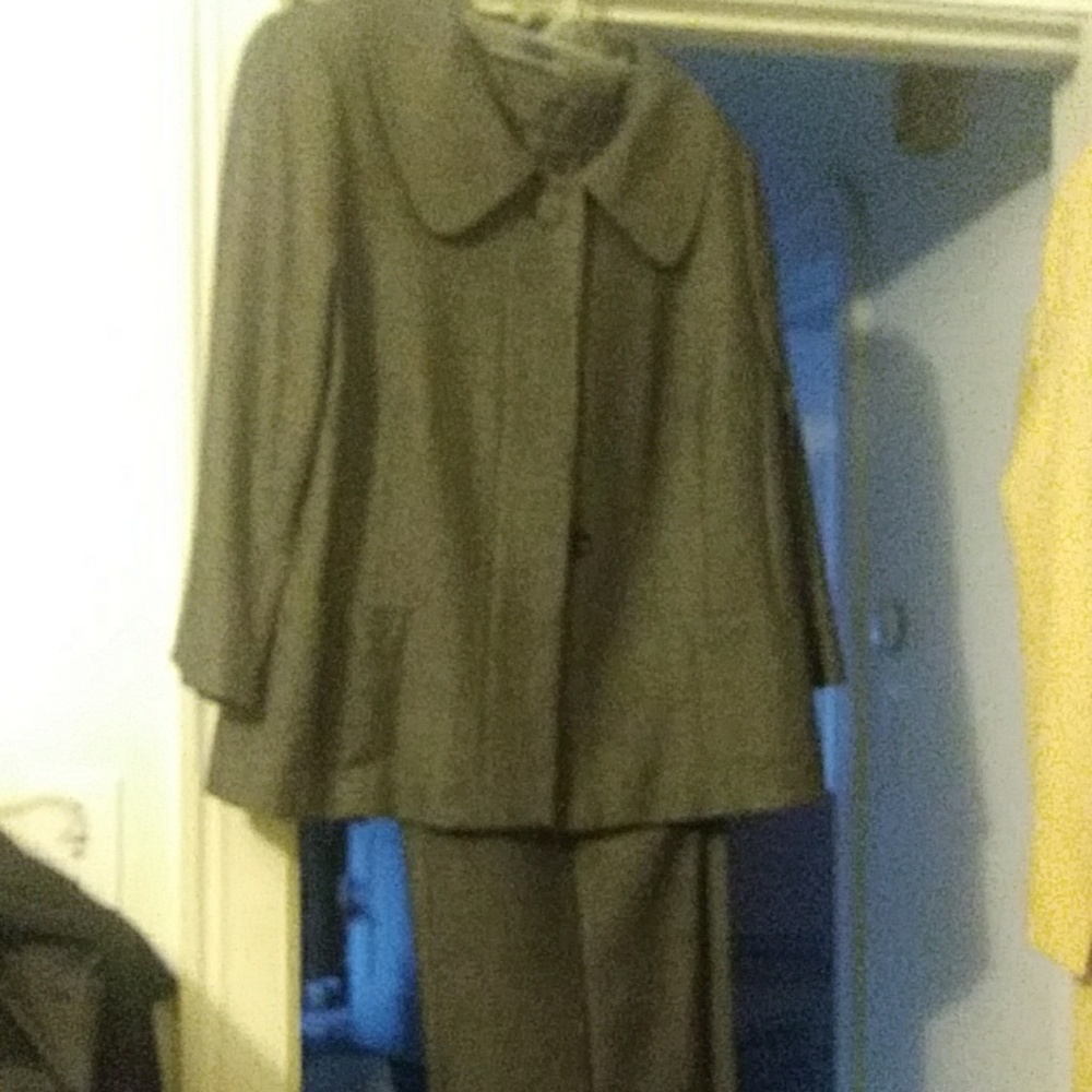 Pant suit